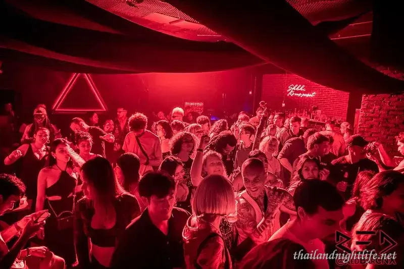 รูปโปรไฟล์ของร้านค้า Red CNX ผับ
