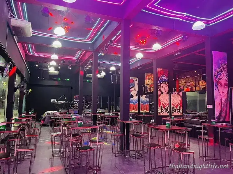 9 Tail Fox Night Club เมืองปทุมธานี